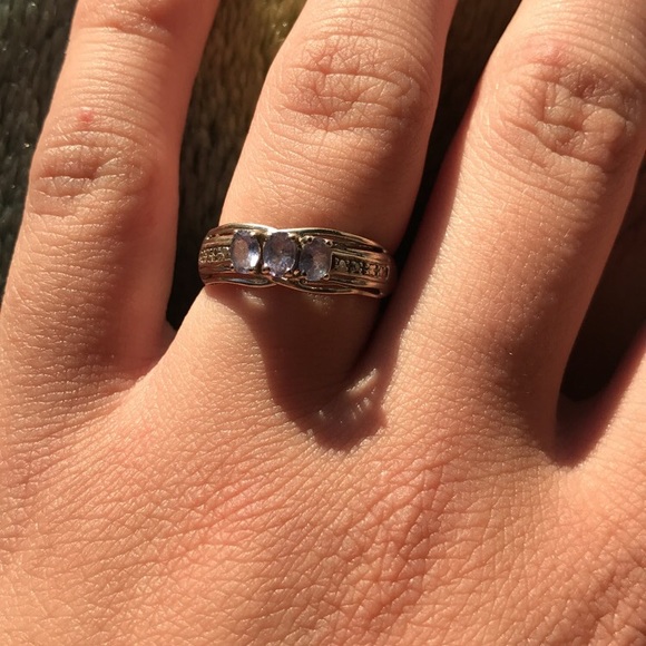 Vintage promise ring. With three light purple gems - Picture 4 of 4